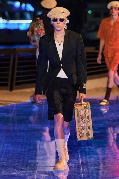 Look 40